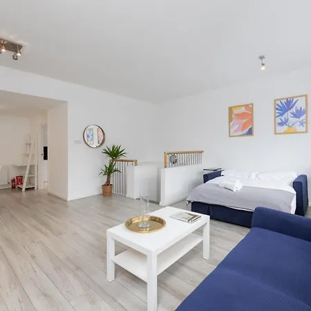 Primrose Apartment - Large 2 Bedroom Apart